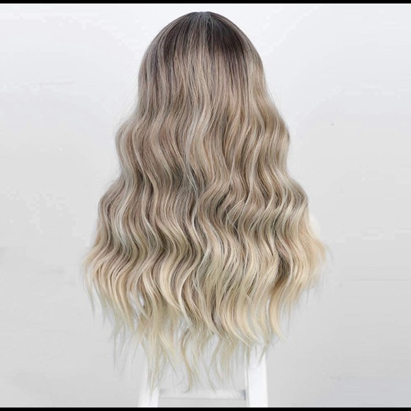 Long ombré ash blonde synthetic wavy wig - Picture 3 of 7